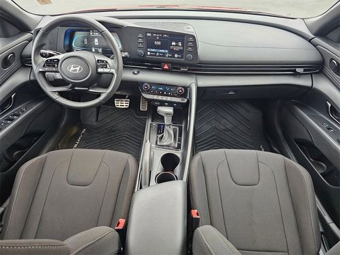 Used 2025 Hyundai Elantra Sport image 15