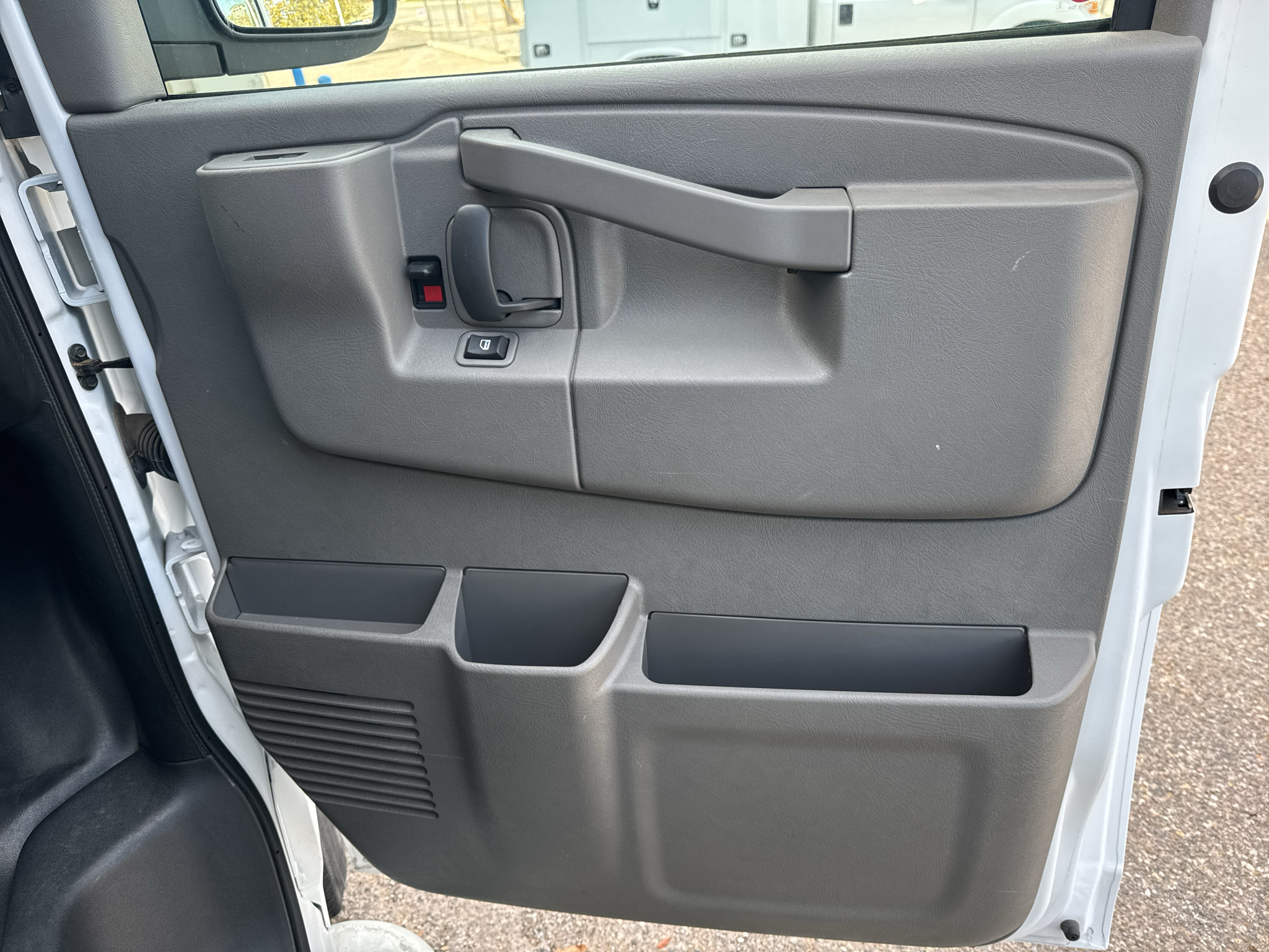 Used 2025 GMC Savana 2500 w/ Driver Convenience Package RWD image 33