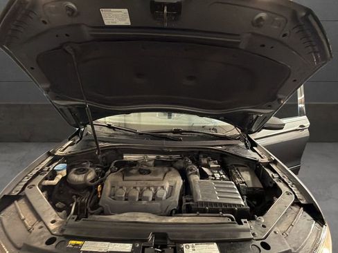 Used 2018 Volkswagen Tiguan SE image 32