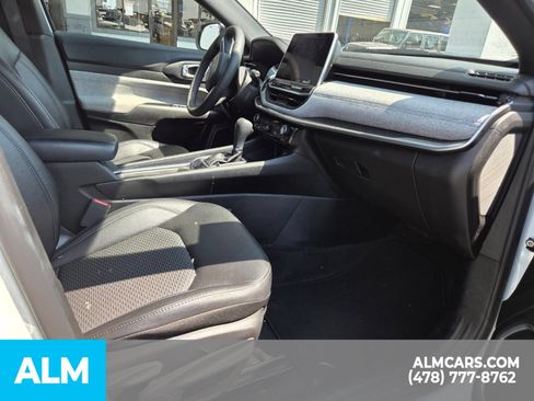 Used 2025 Jeep Compass Latitude AWD/4WD image 29