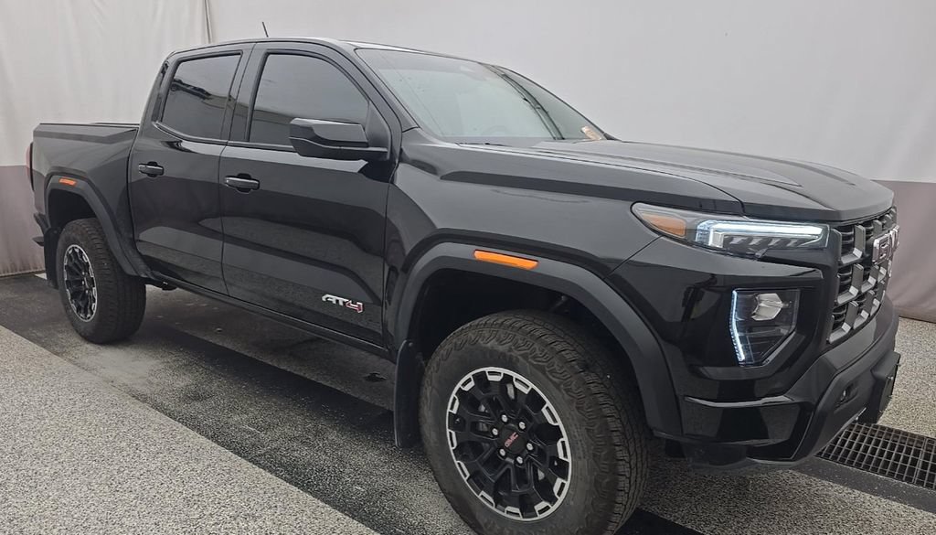 Used 2026 GMC Canyon AT4 AWD/4WD image 2