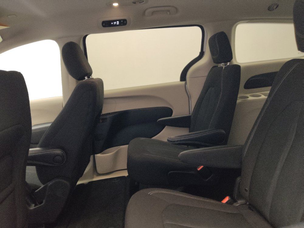 Used 2024 Chrysler Voyager LX FWD image 18