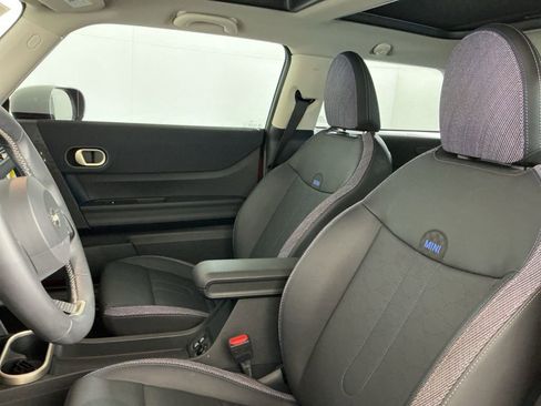 Certified 2025 MINI Cooper 2-Door Hardtop image 19