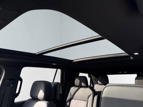 Used 2021 GMC Yukon Denali w/ Denali Ultimate Package image 27