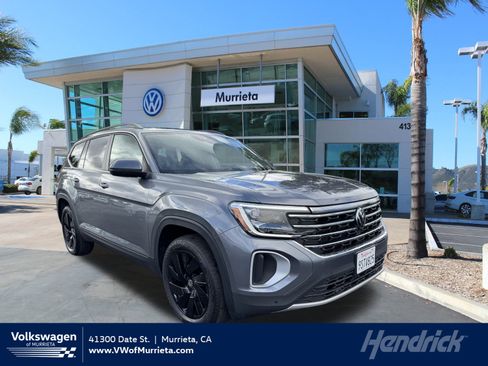 Used 2025 Volkswagen Atlas SE image 1