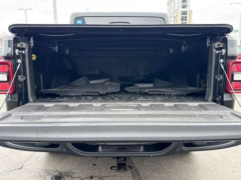 Used 2021 Jeep Gladiator Sport image 16