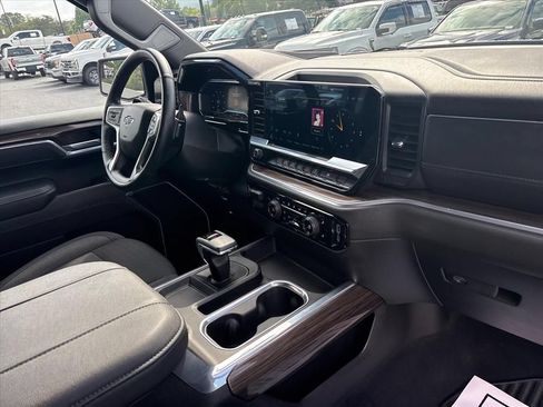 Used 2025 Chevrolet Silverado 1500 RST AWD/4WD image 13
