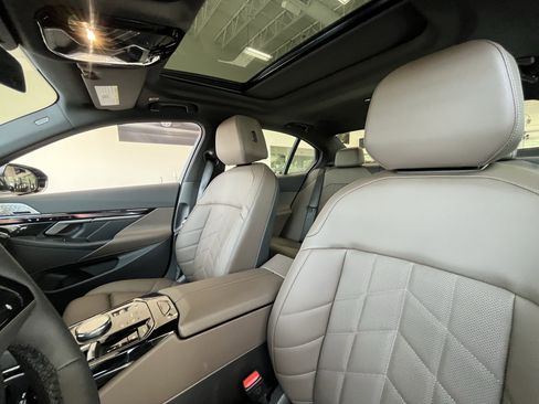 Used 2025 BMW i5 xDrive40 w/ Premium Package image 15