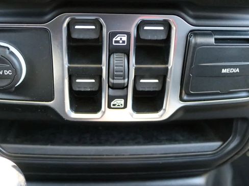 Used 2025 Jeep Gladiator Sport AWD/4WD image 18