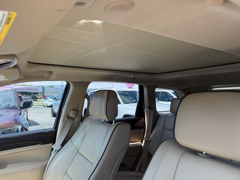 Used 2019 Jeep Grand Cherokee Overland AWD/4WD image 21