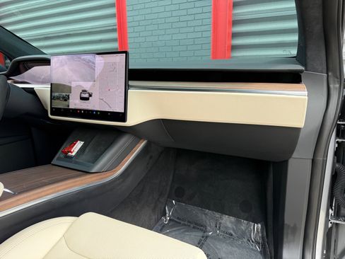 Used 2024 Tesla Model X image 16