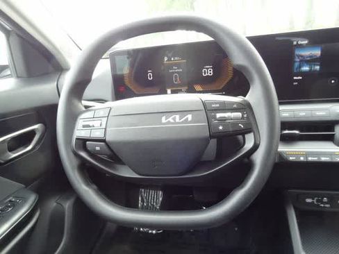 Used 2025 Kia K4 FWD image 12