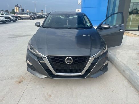 Used 2022 Nissan Altima 2.5 SV w/ SV Premium Package FWD image 2