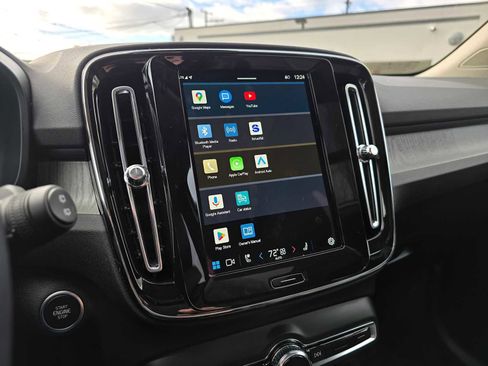 Used 2025 Volvo XC40 B5 Core w/ Protection Package Premier image 30