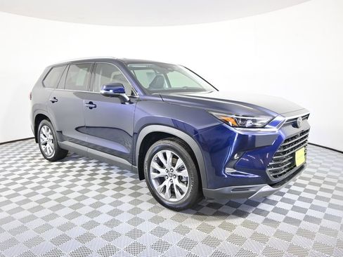 Used 2024 Toyota Grand Highlander AWD image 9