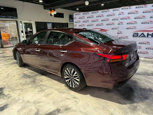 Used 2025 Nissan Altima 2.5 SV image 10