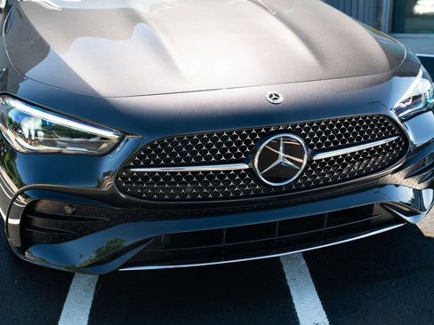 Used 2024 Mercedes-Benz CLE 300 4MATIC Coupe image 5
