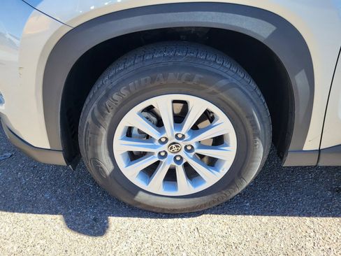 Used 2025 Toyota Grand Highlander AWD image 25