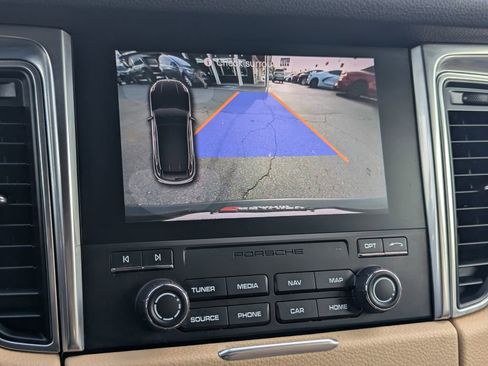 Used 2018 Porsche Macan image 14