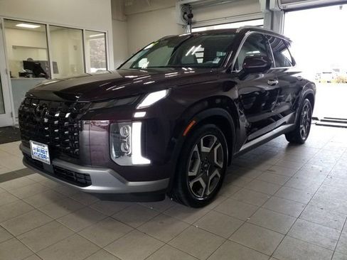 Used 2023 Hyundai Palisade Limited w/ Cargo Package AWD/4WD image 2
