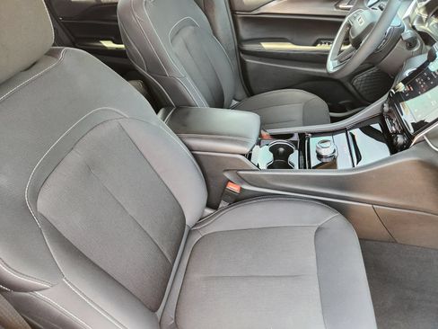 Used 2023 Jeep Grand Cherokee Laredo w/ Luxury Tech Group I RWD image 23