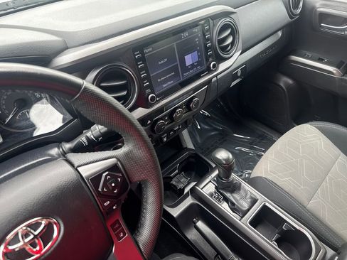 Used 2022 Toyota Tacoma TRD Off-Road w/ Technology Package AWD/4WD image 22