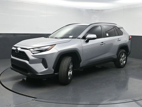 Used 2022 Toyota RAV4 XLE w/ Convenience Package image 21