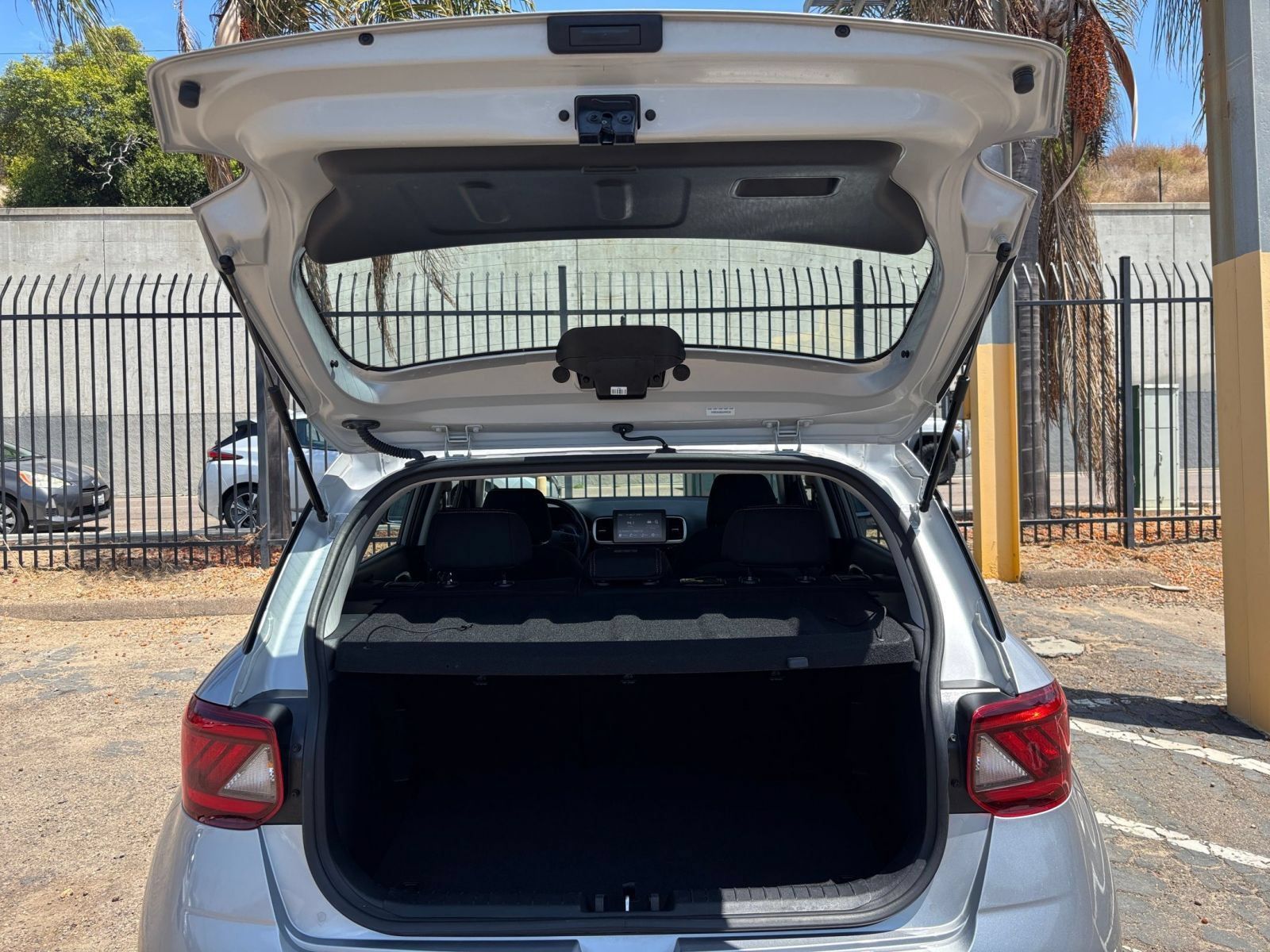 Used 2025 Hyundai Venue SEL FWD image 30