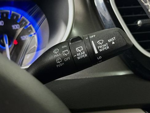 Used 2024 Chrysler Pacifica Touring-L FWD image 16