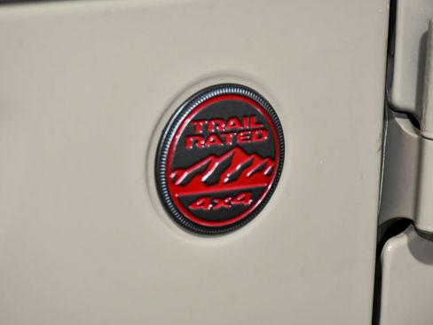 Used 2020 Jeep Gladiator Rubicon w/ Dual Top Group AWD/4WD image 86