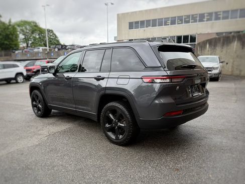 Used 2024 Jeep Grand Cherokee Limited w/ Black Appearance Package AWD/4WD image 12