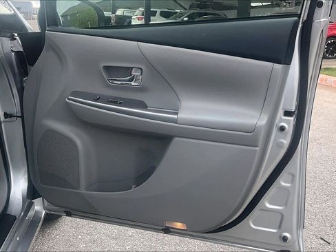 Used 2017 Toyota Prius V Four image 21