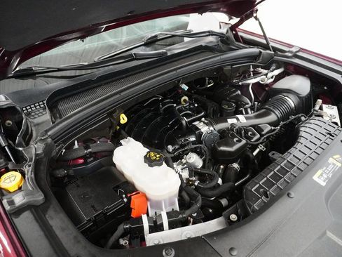 Certified 2024 Jeep Grand Cherokee Laredo image 9