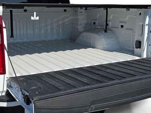 Used 2022 Chevrolet Silverado 1500 RST image 9