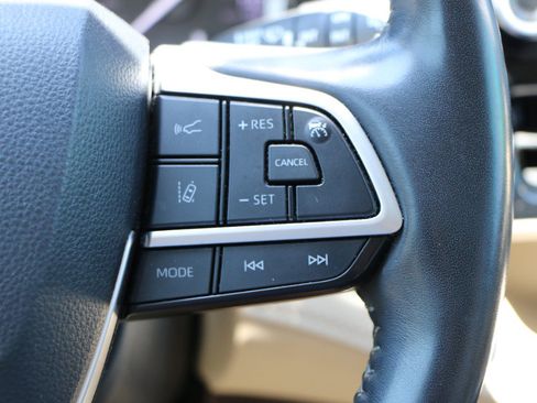Used 2022 Toyota Highlander Limited FWD image 20
