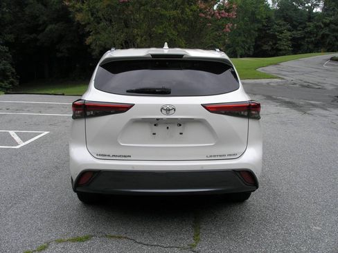 Used 2021 Toyota Highlander Limited AWD/4WD image 5