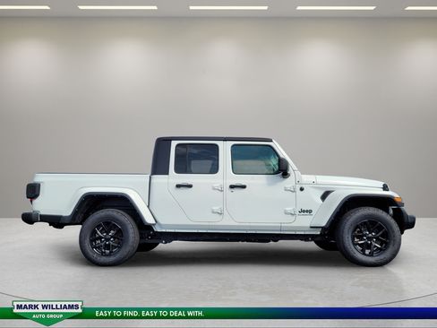 Used 2021 Jeep Gladiator Sport AWD/4WD image 2