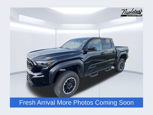 Used 2025 Toyota Tacoma TRD Off-Road AWD/4WD image 1