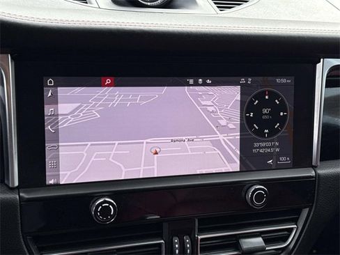 Used 2023 Porsche Macan S image 10