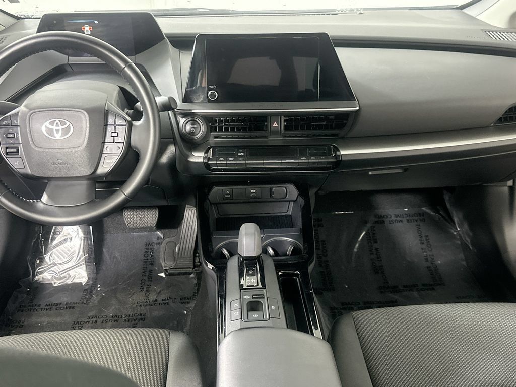 Used 2025 Toyota Prius LE FWD image 18