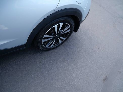 Used 2019 Nissan Kicks SV FWD image 34