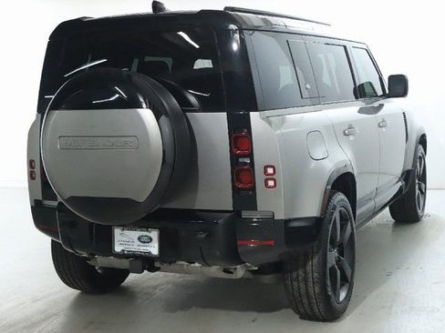 Certified 2024 Land Rover Defender 110 X-Dynamic SE image 9