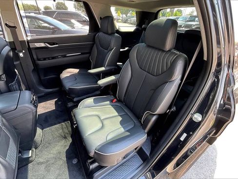 Certified 2025 Hyundai Palisade Limited FWD image 29