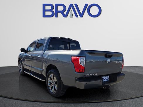 Used 2017 Nissan Titan SV image 5
