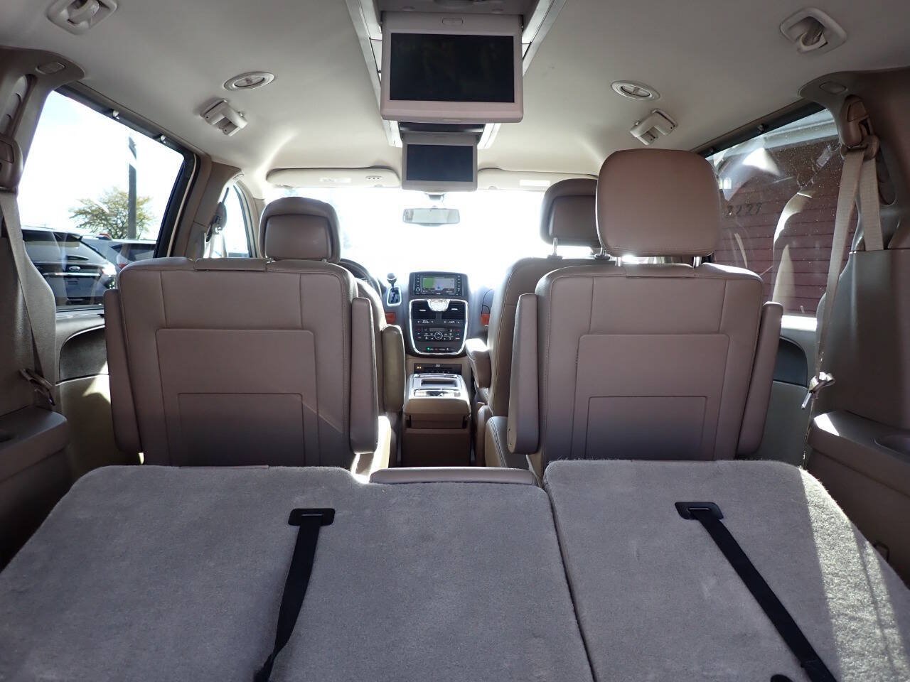 Used 2014 Chrysler Town & Country Touring-L w/ Driver Convenience Group FWD image 11