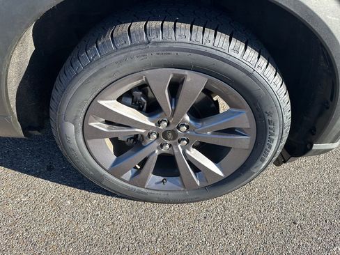 Used 2022 Ford Explorer XLT w/ Equipment Group 202A image 12