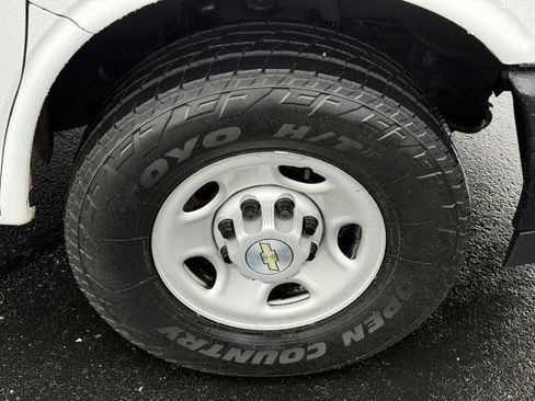 Used 2022 Chevrolet Express 2500 w/ Driver Convenience Package image 9