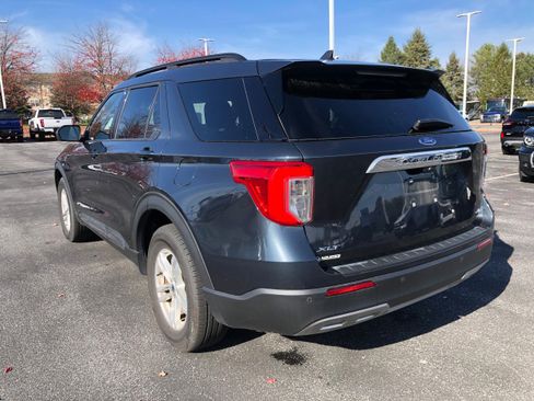 Certified 2022 Ford Explorer XLT w/ Equipment Group 202A image 3