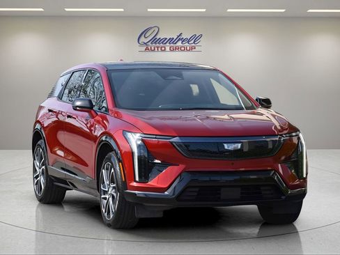 Certified 2025 Cadillac Optiq Sport 2 w/ LPO, Floor Liner Package AWD/4WD image 2