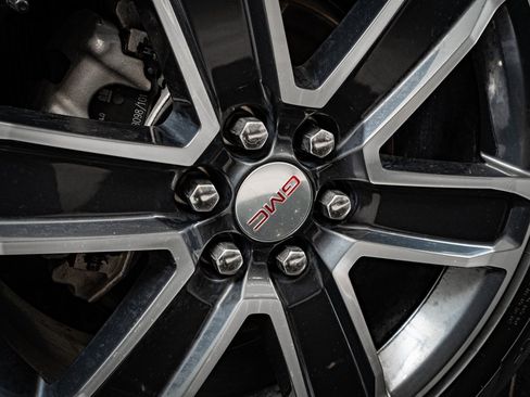 Used 2021 GMC Acadia SLT w/ Preferred Package image 8